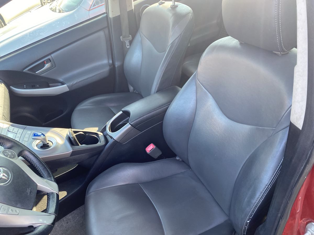 2013 Toyota Prius Four photo 6