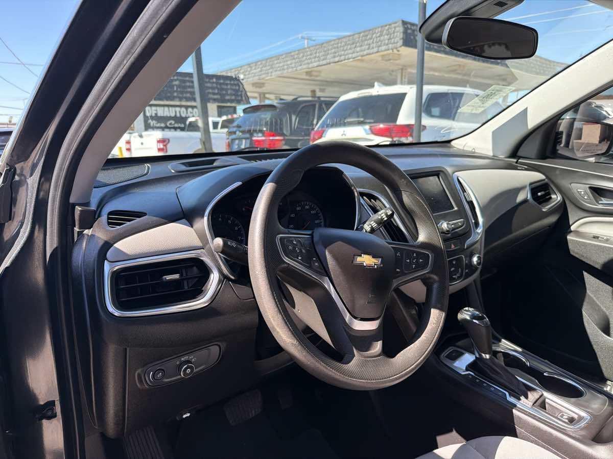 2020 Chevrolet Equinox LS photo 3