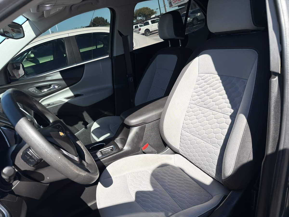 2020 Chevrolet Equinox LS photo 4