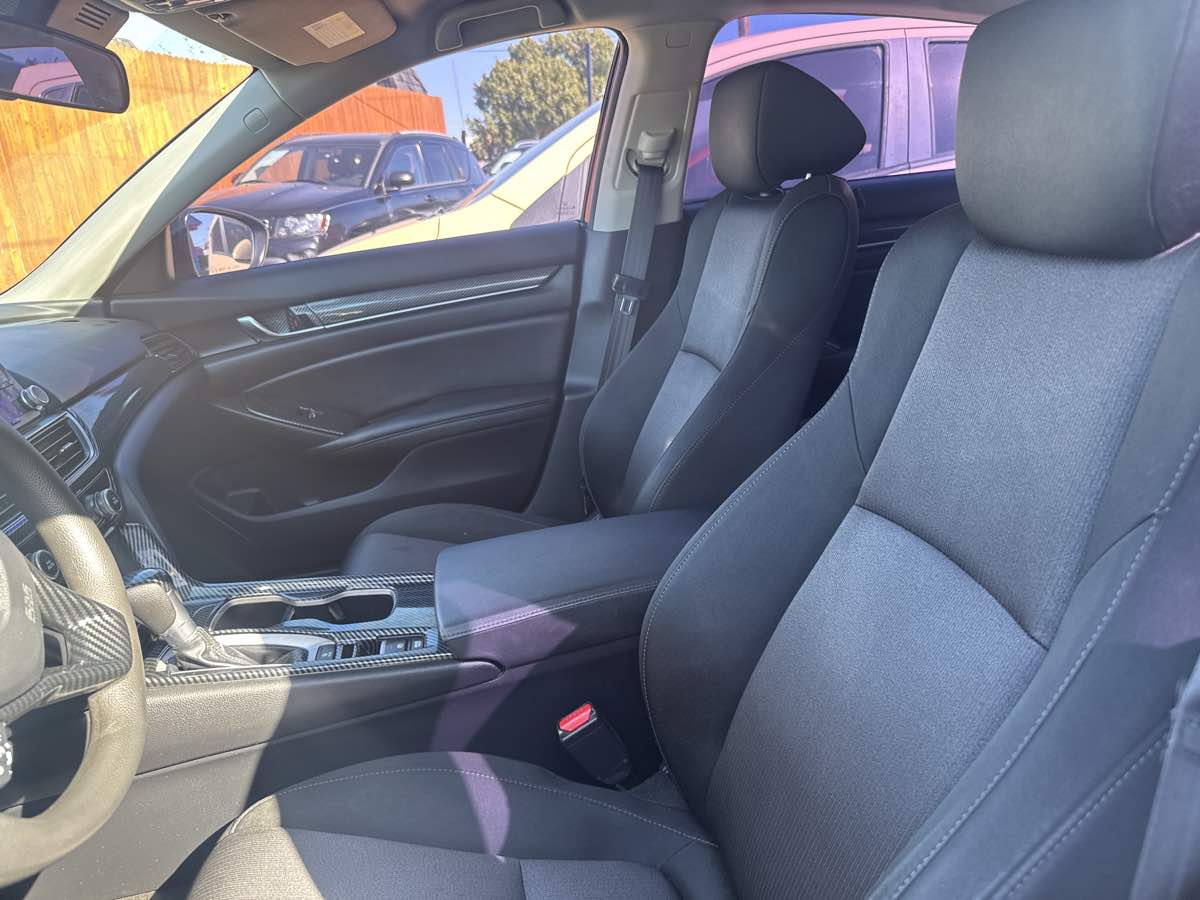 2019 Honda Accord LX 1.5T photo 3