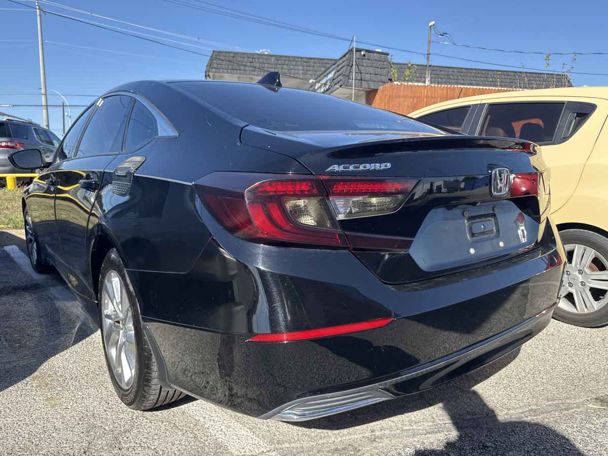 2019 Honda Accord LX 1.5T photo 2