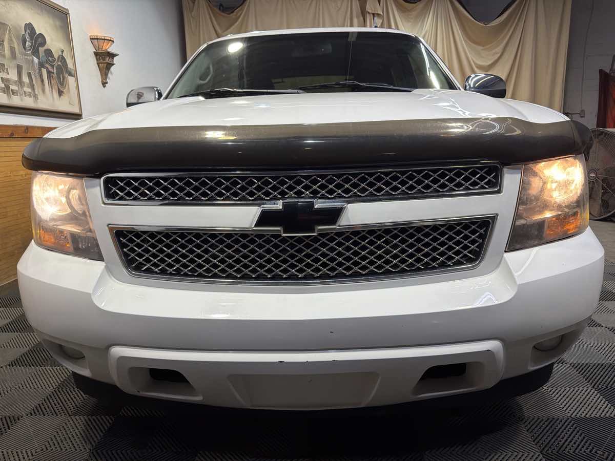 2012 Chevrolet Avalanche LT photo 3
