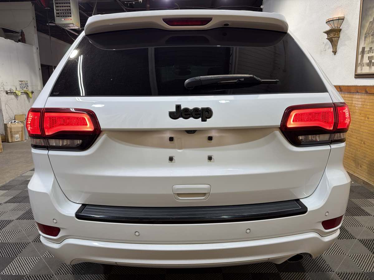 2017 Jeep Grand Cherokee Altitude photo 2