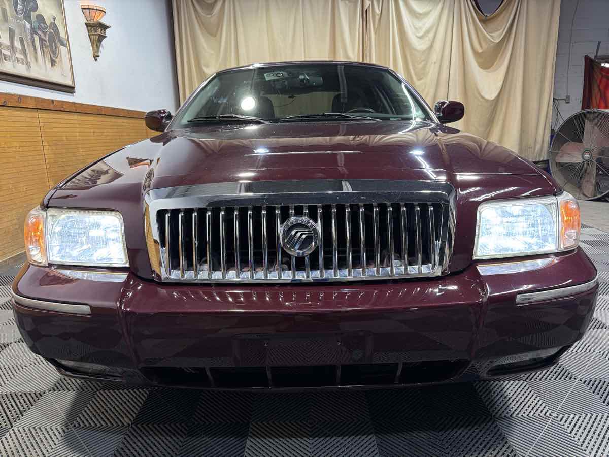 2007 Mercury Grand Marquis LS photo 3
