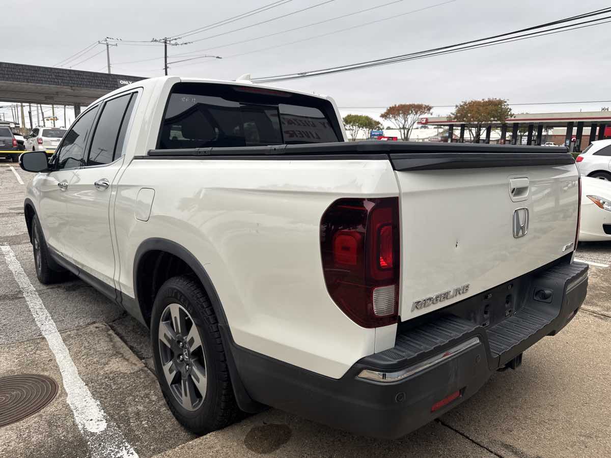 2017 Honda Ridgeline RTL-E photo 3