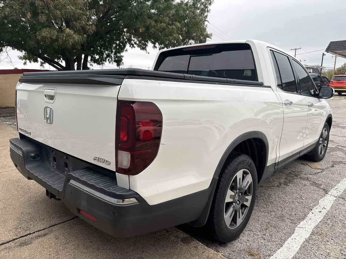 2017 Honda Ridgeline RTL-E photo 4