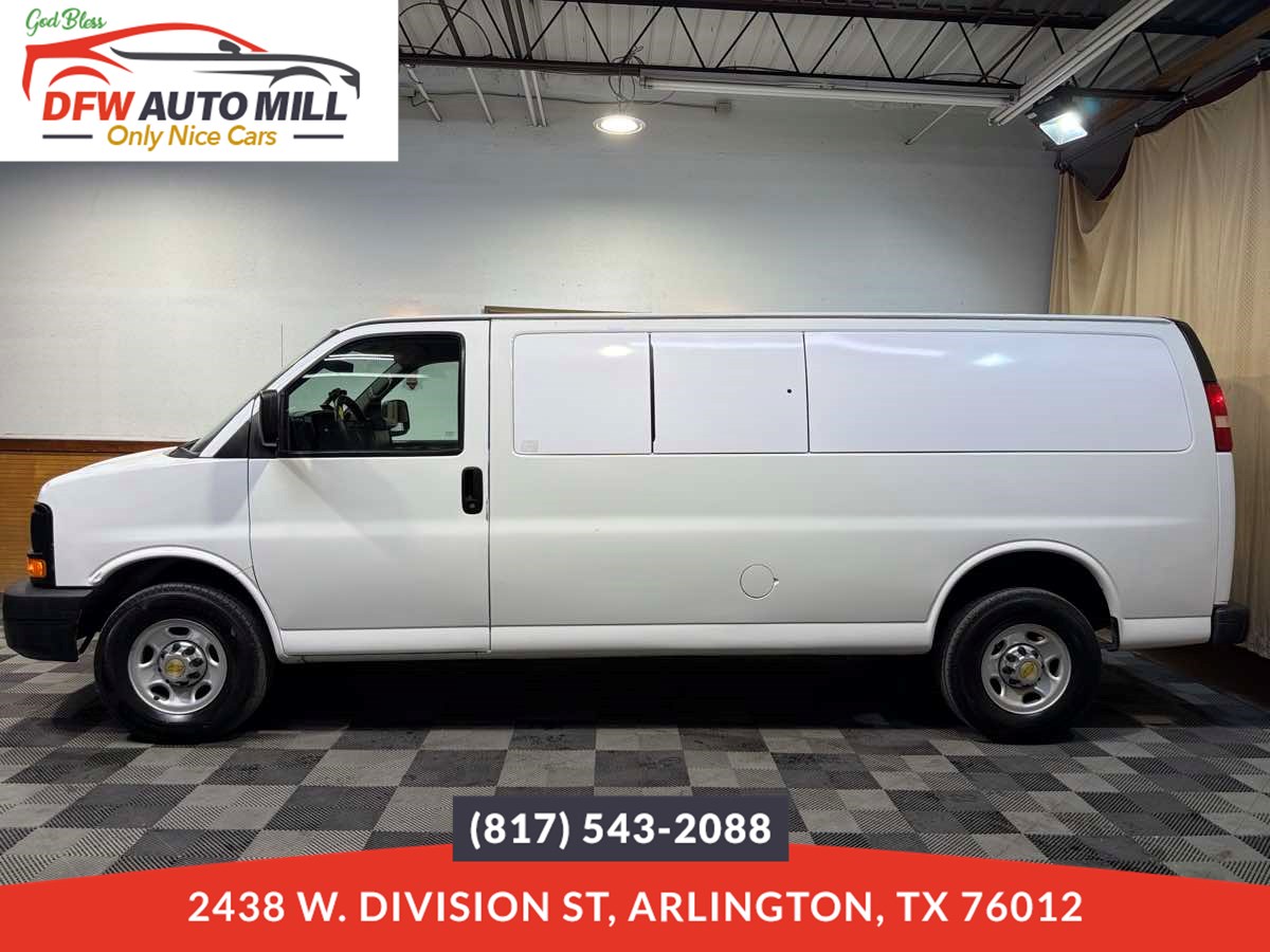 2015 Chevrolet Express 3500 Extended Work Van's photo