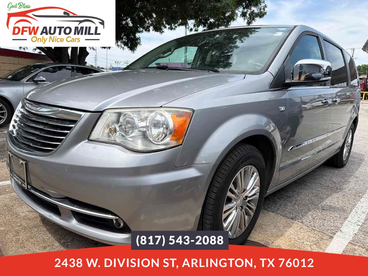 2014 Chrysler Town & Country Touring-L's photo