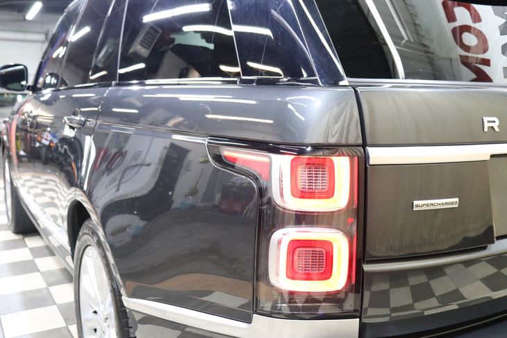 2018 Land Rover Range Rover SuperCharged photo 9