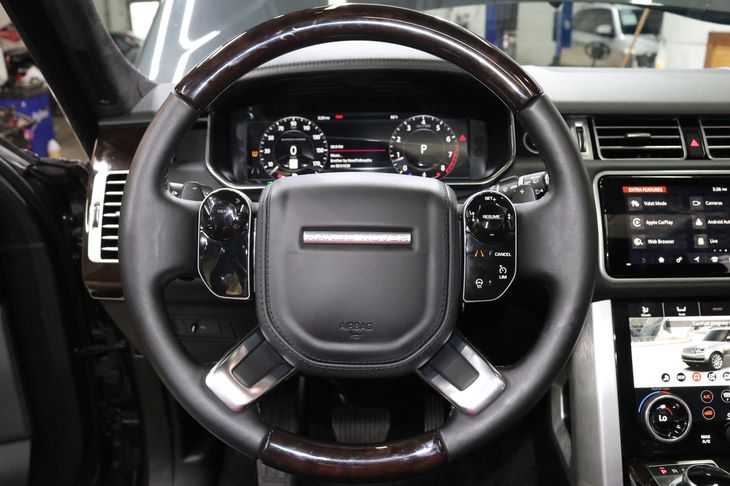 2018 Land Rover Range Rover SuperCharged photo 16