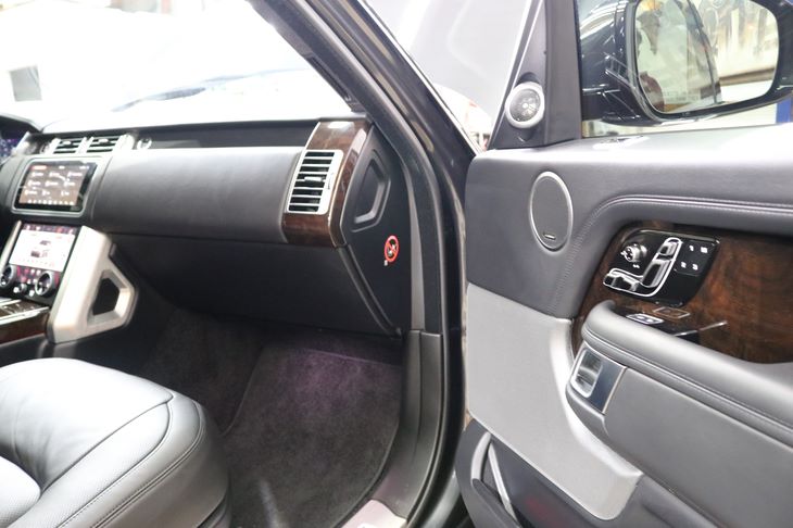 2018 Land Rover Range Rover SuperCharged photo 30