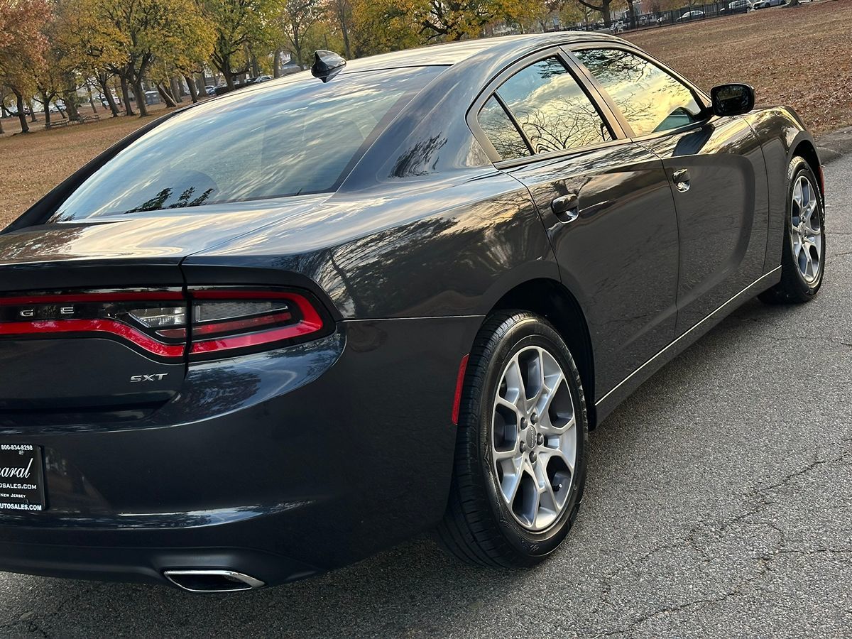 2016 Dodge Charger SXT photo 16