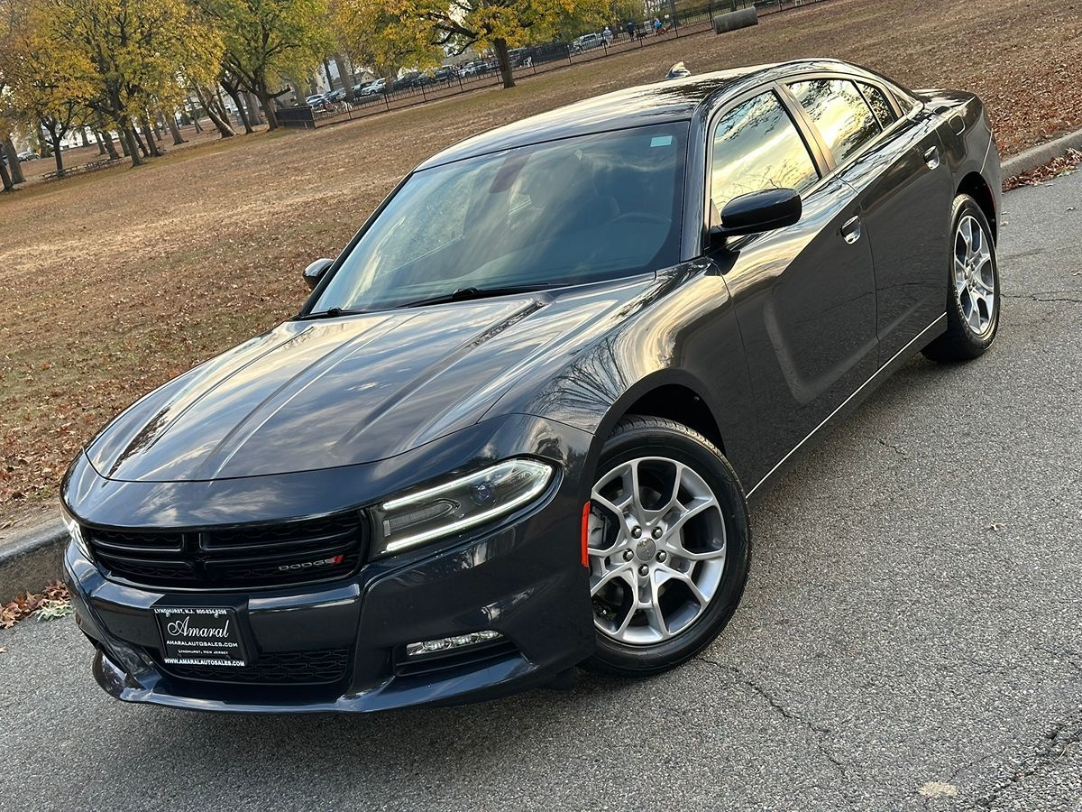 2016 Dodge Charger SXT photo 2