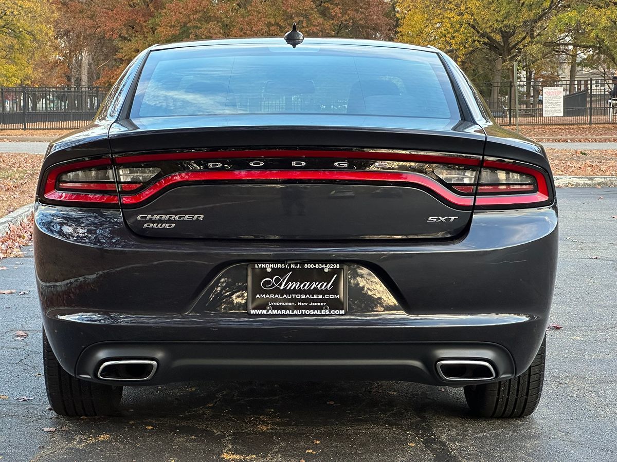 2016 Dodge Charger SXT photo 15