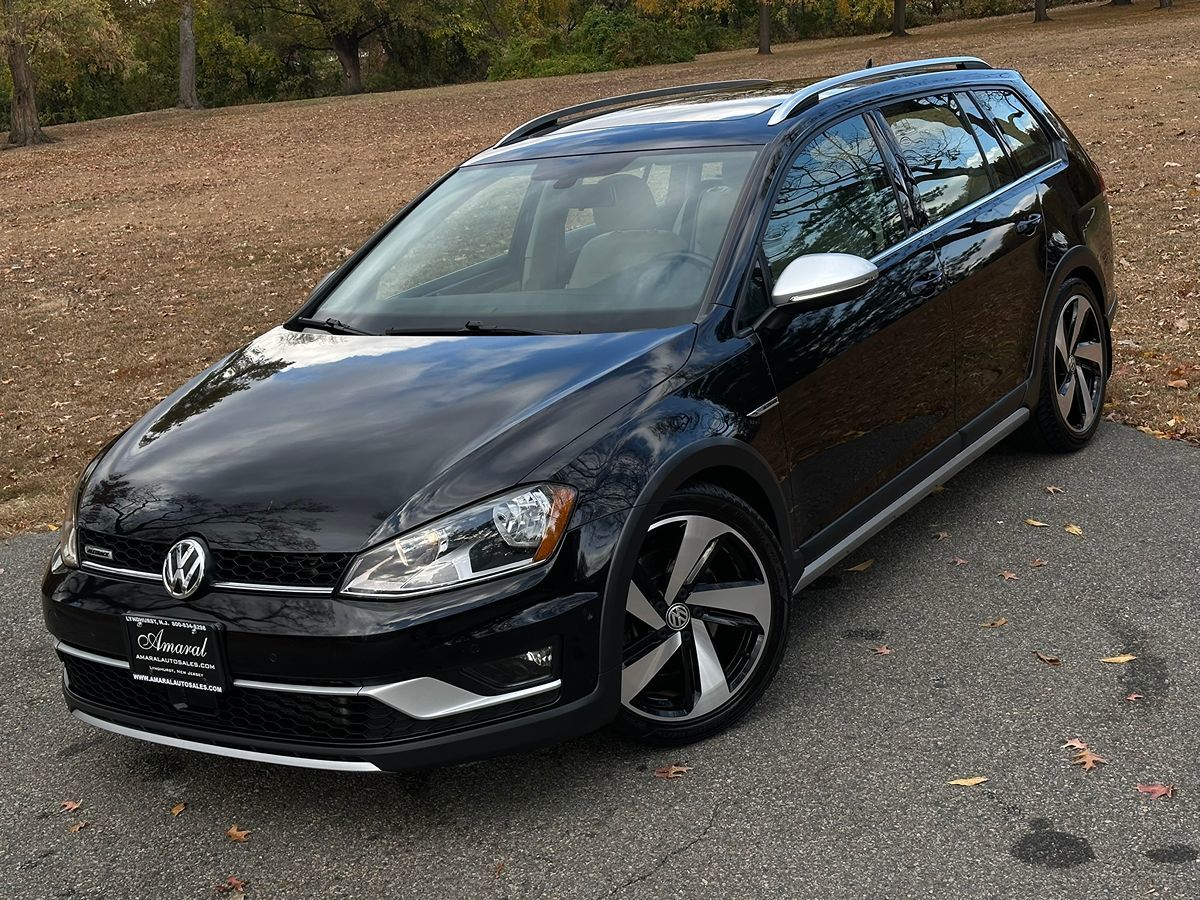 2017 Volkswagen Golf Alltrack Alltrack SE photo 2