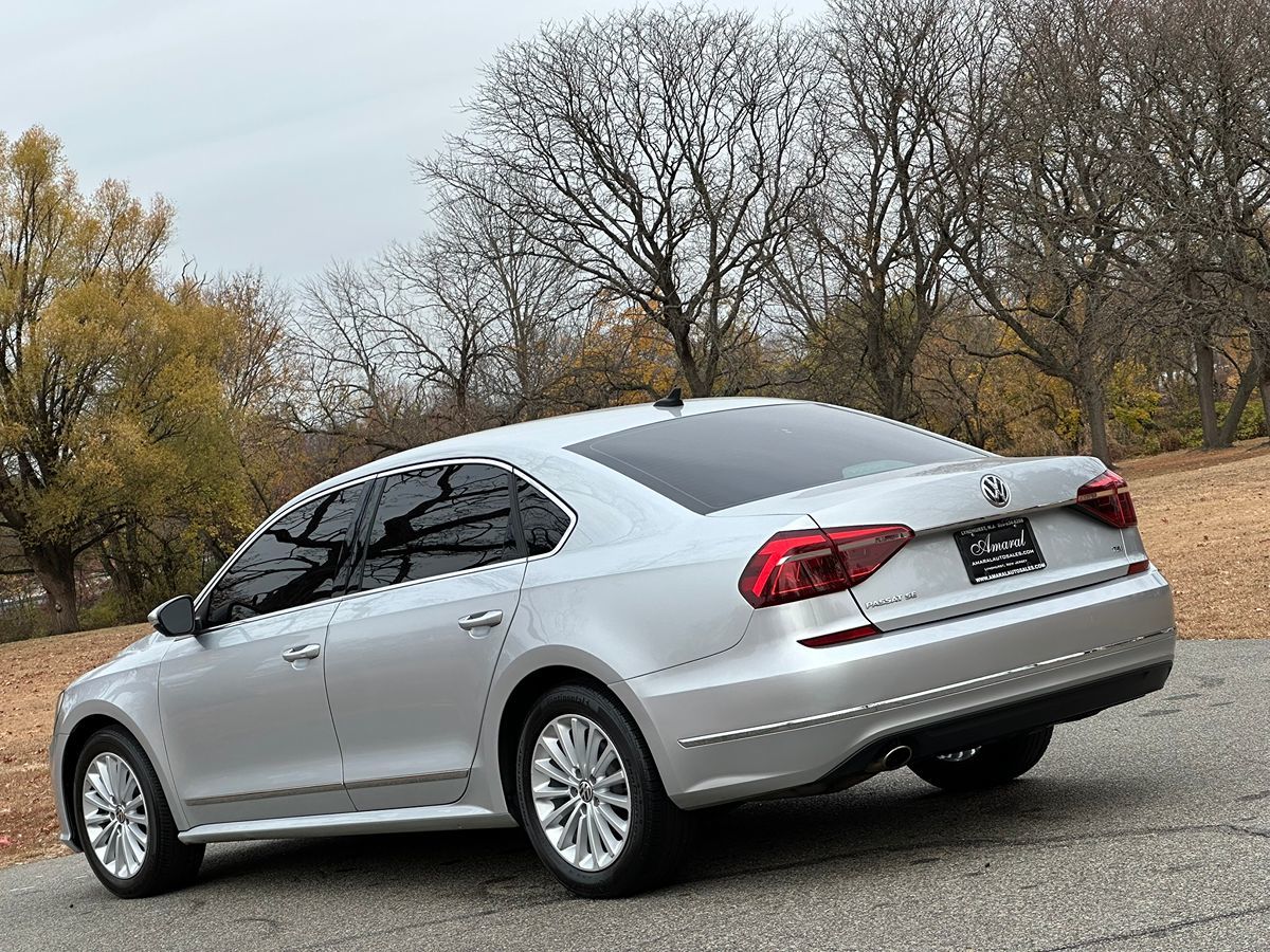 2017 Volkswagen Passat SE photo 5