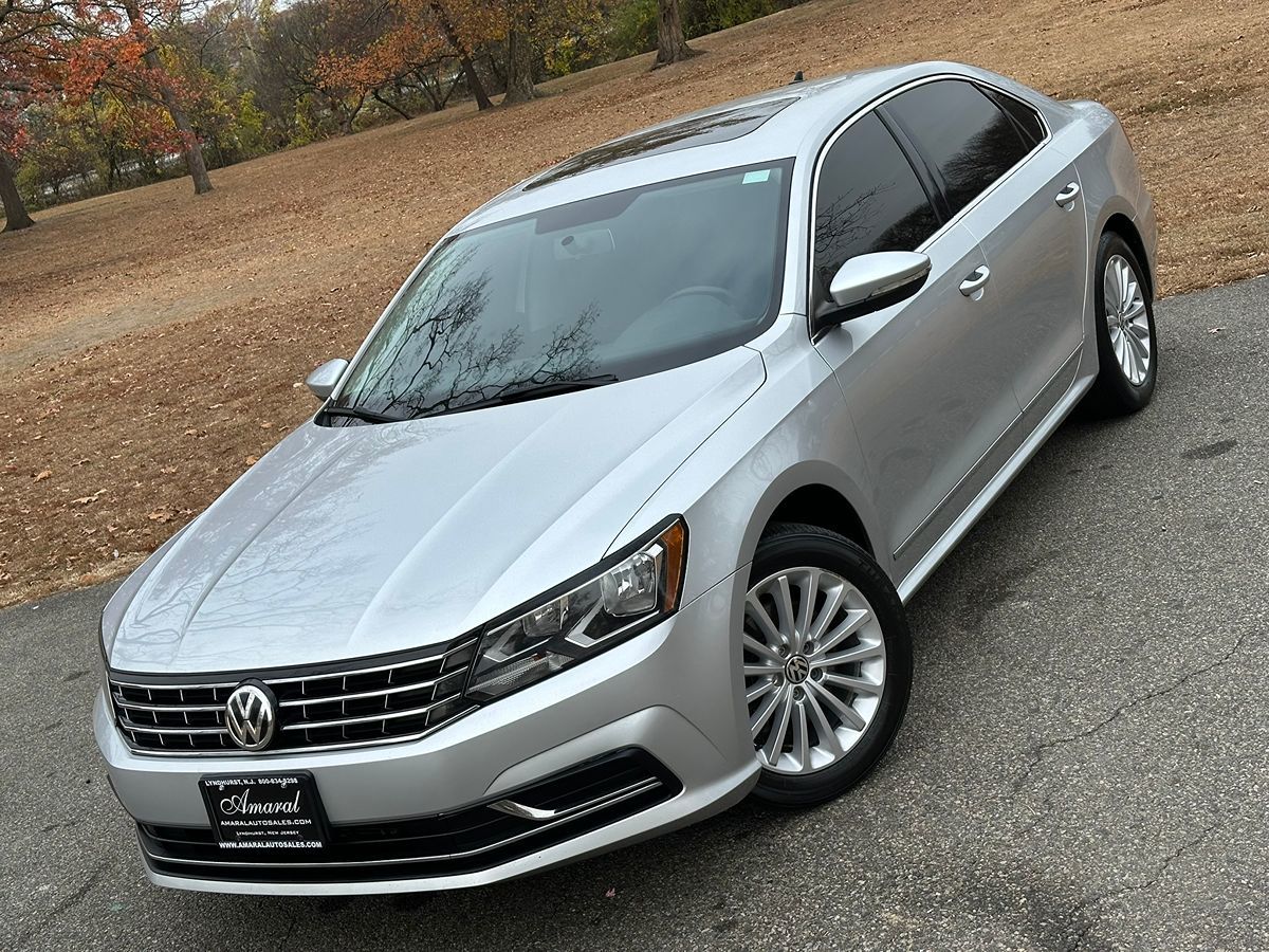 2017 Volkswagen Passat SE photo 2