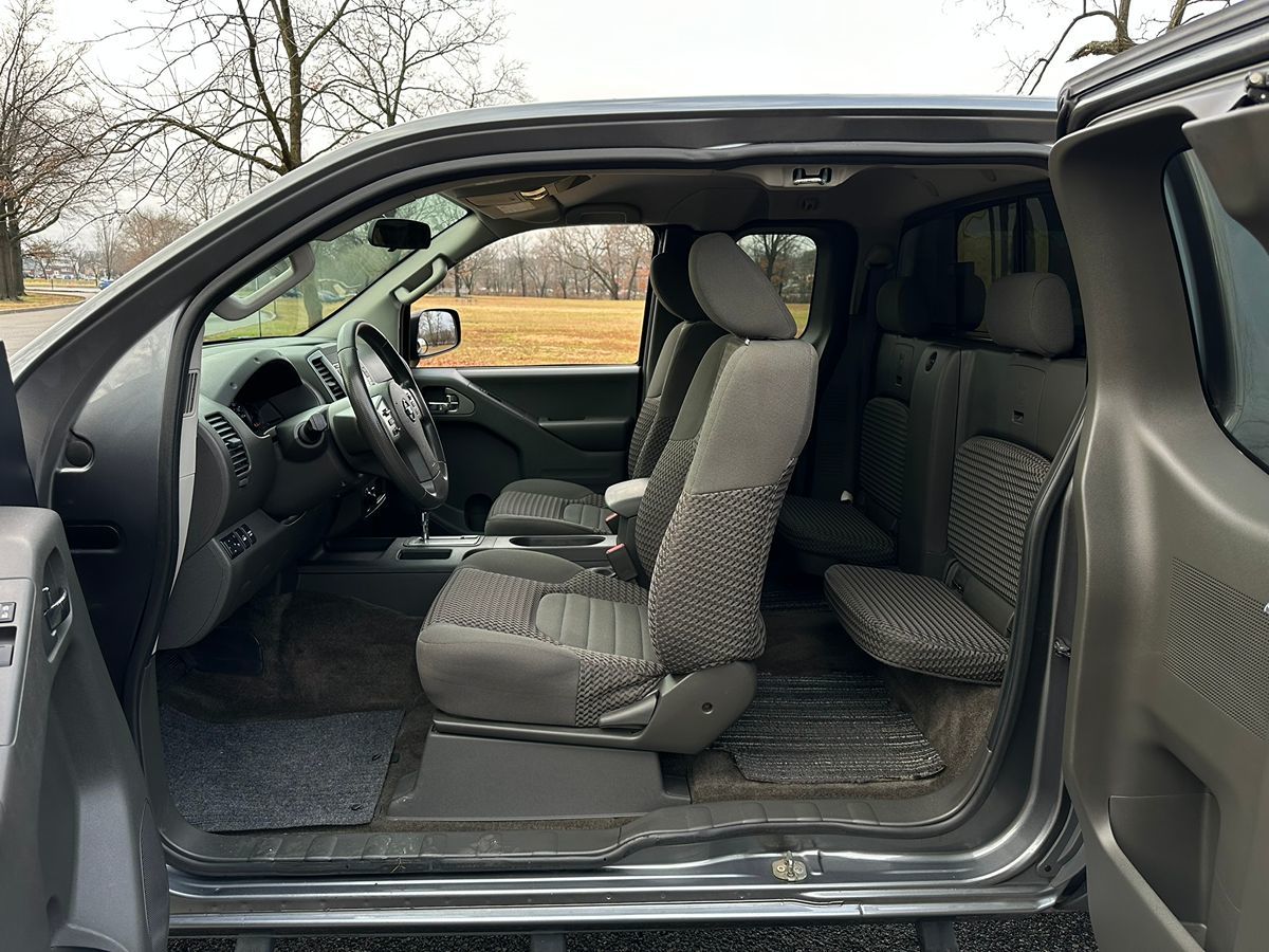 2016 Nissan Frontier SV photo 19