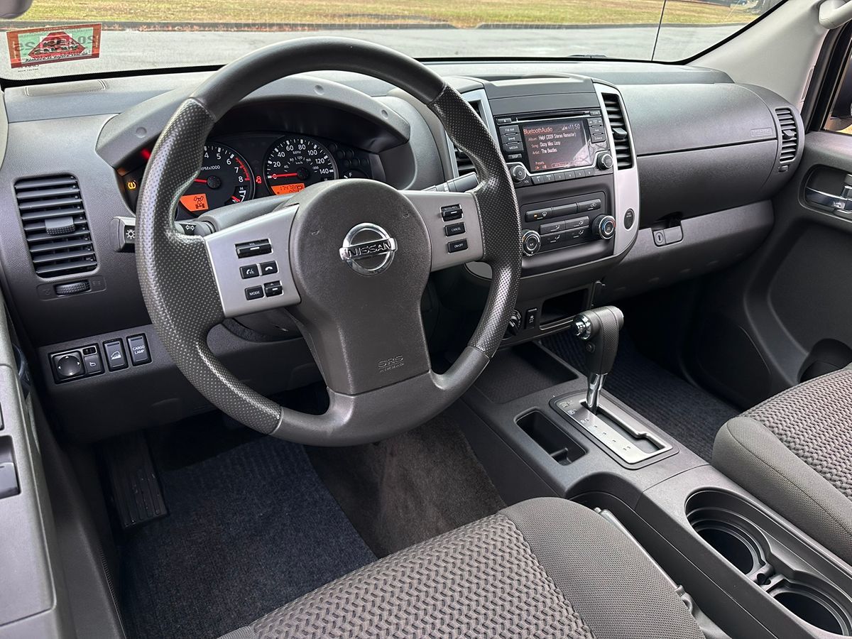 2016 Nissan Frontier SV photo 25