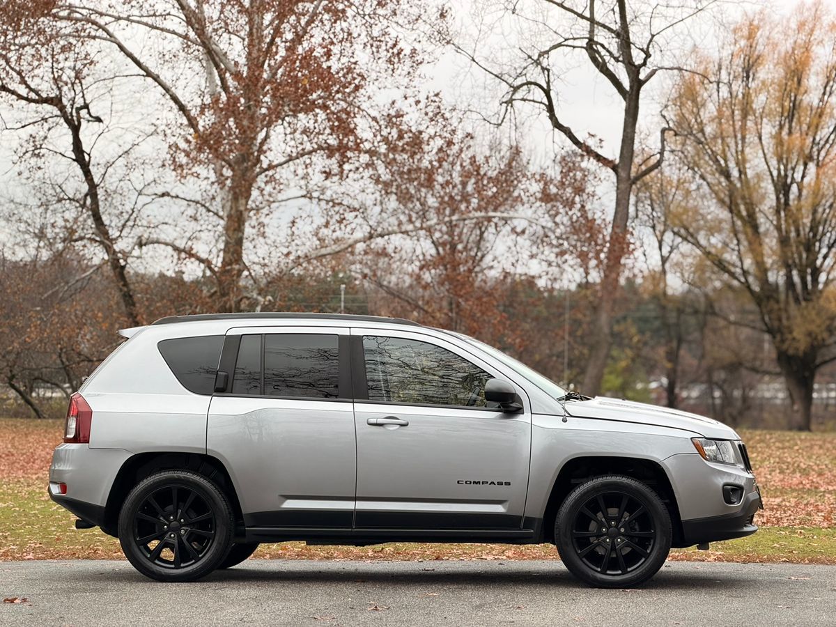 2015 Jeep Compass Altitude photo 4