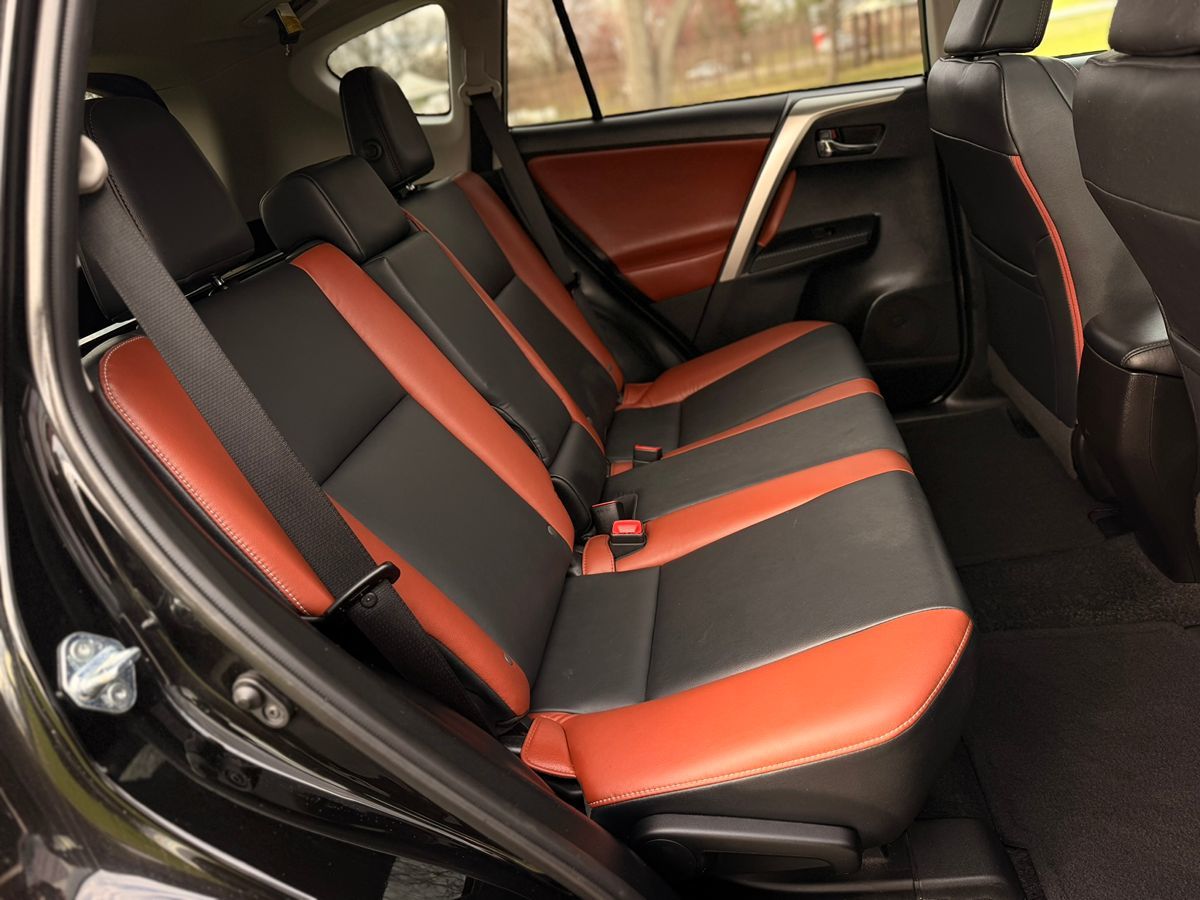 2014 Toyota RAV4 Limited - Photo 19
