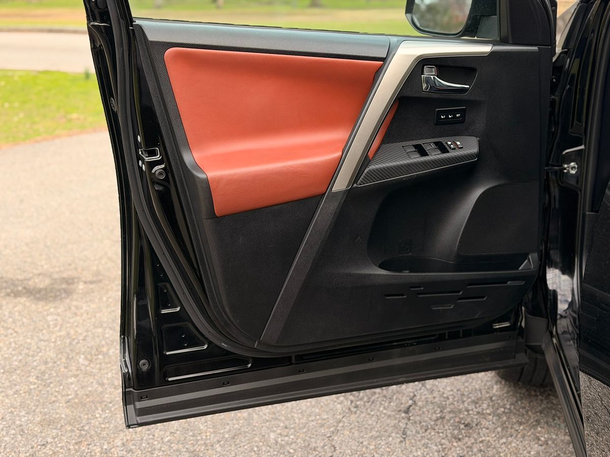 2014 Toyota RAV4 Limited - Photo 32