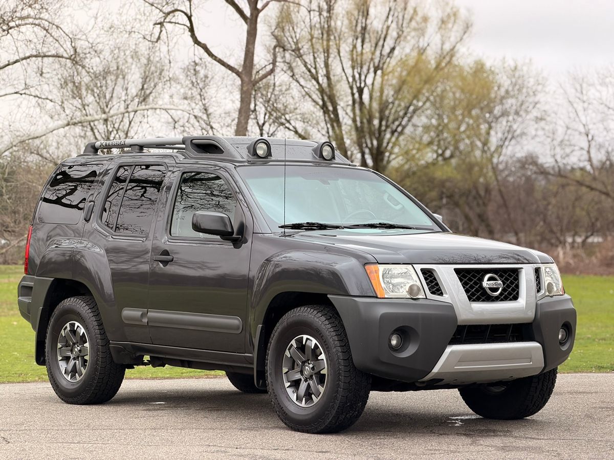 View vehicle photo 3