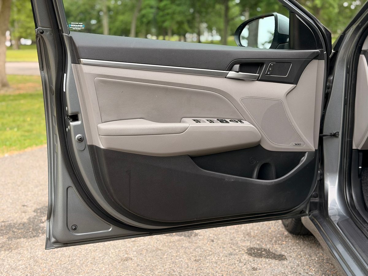 2019 Hyundai Elantra Limited - Photo 35