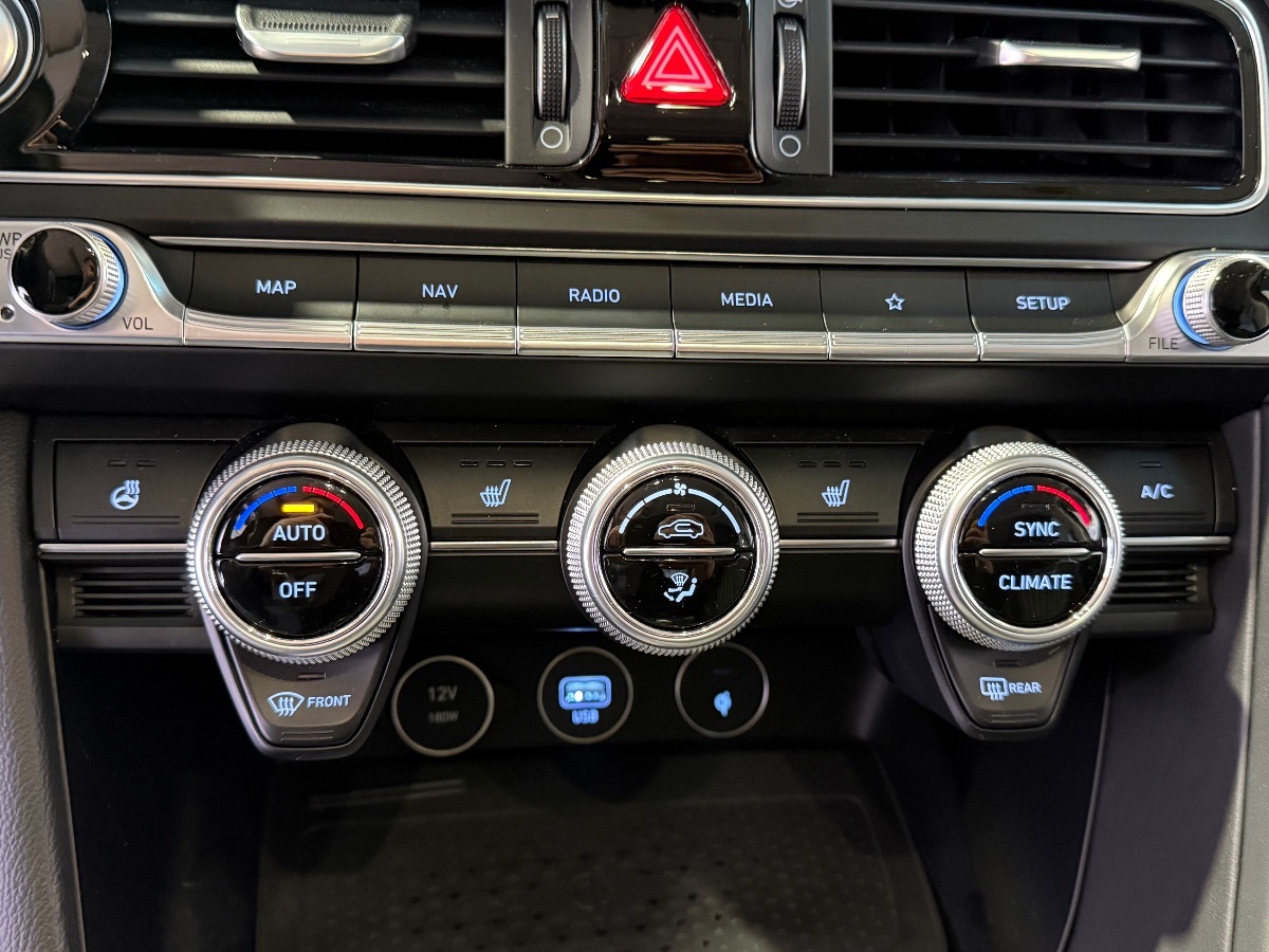 2022 Genesis G70 2.0T photo 18