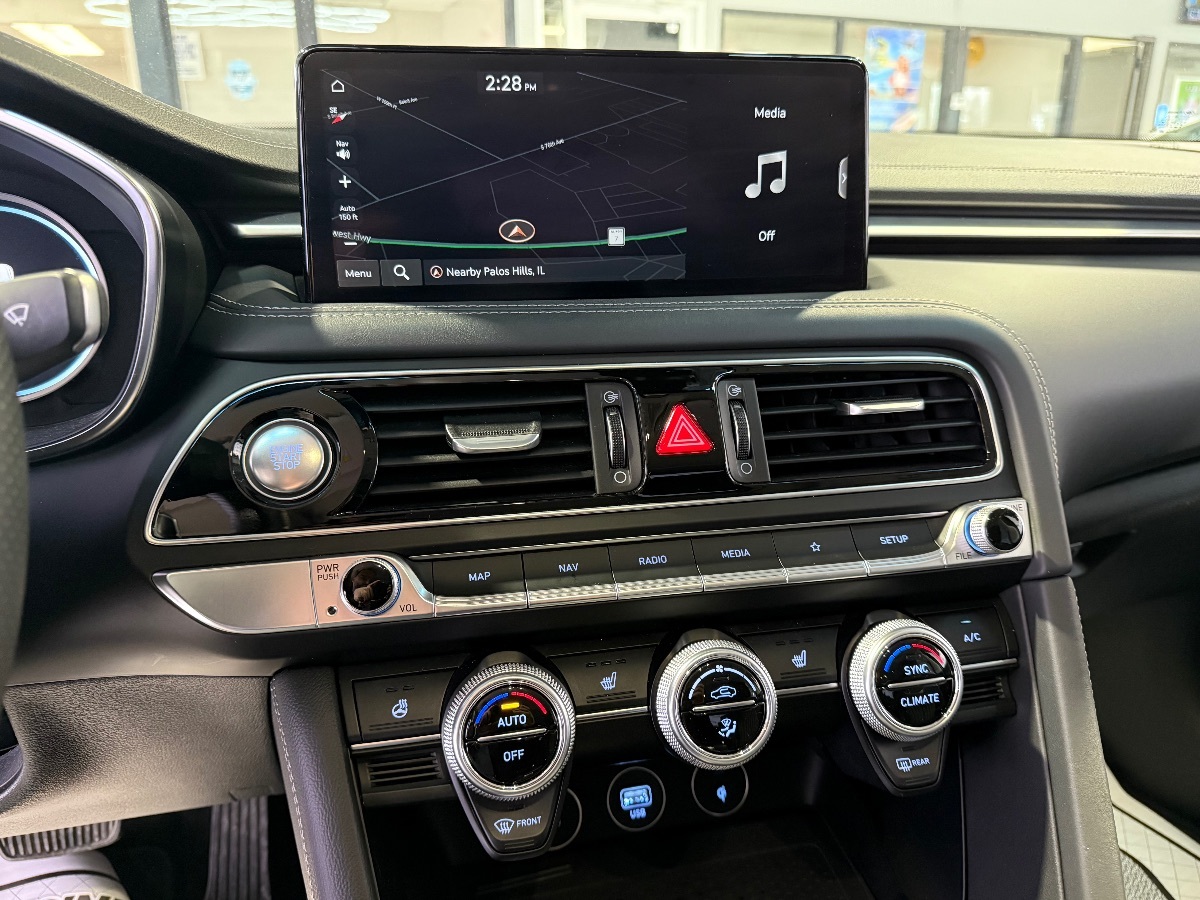 2022 Genesis G70 2.0T photo 19