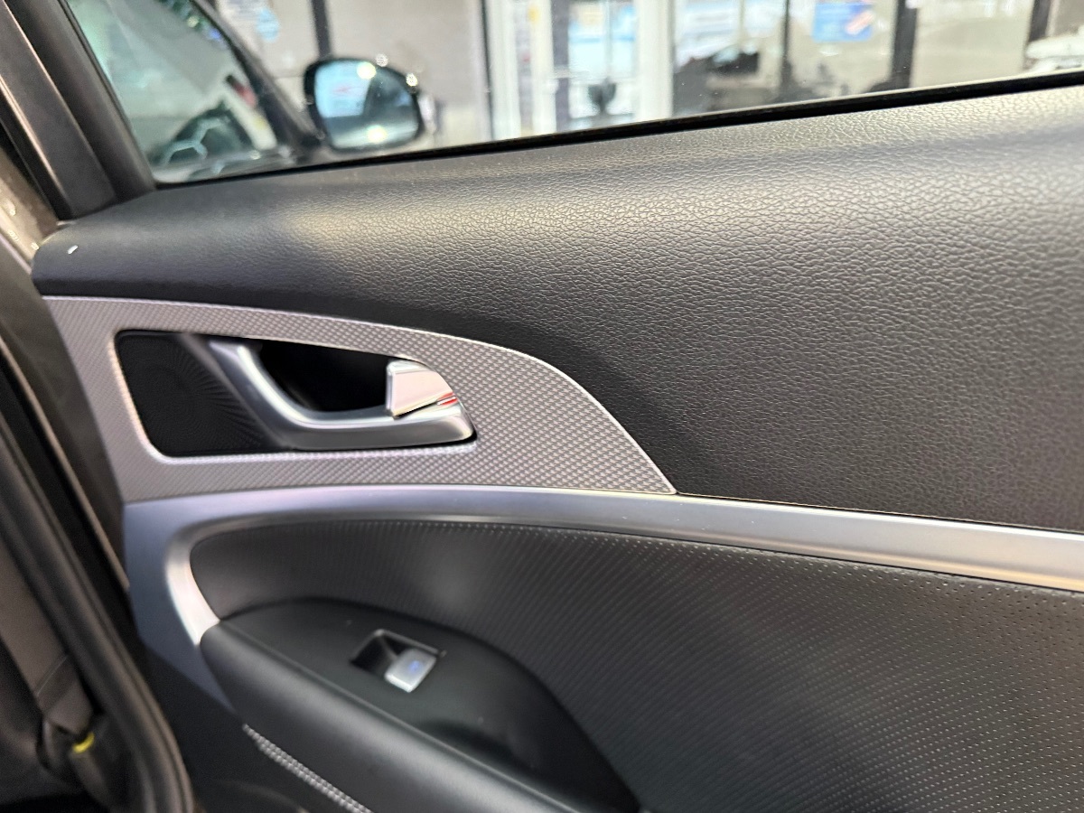 2022 Genesis G70 2.0T photo 31