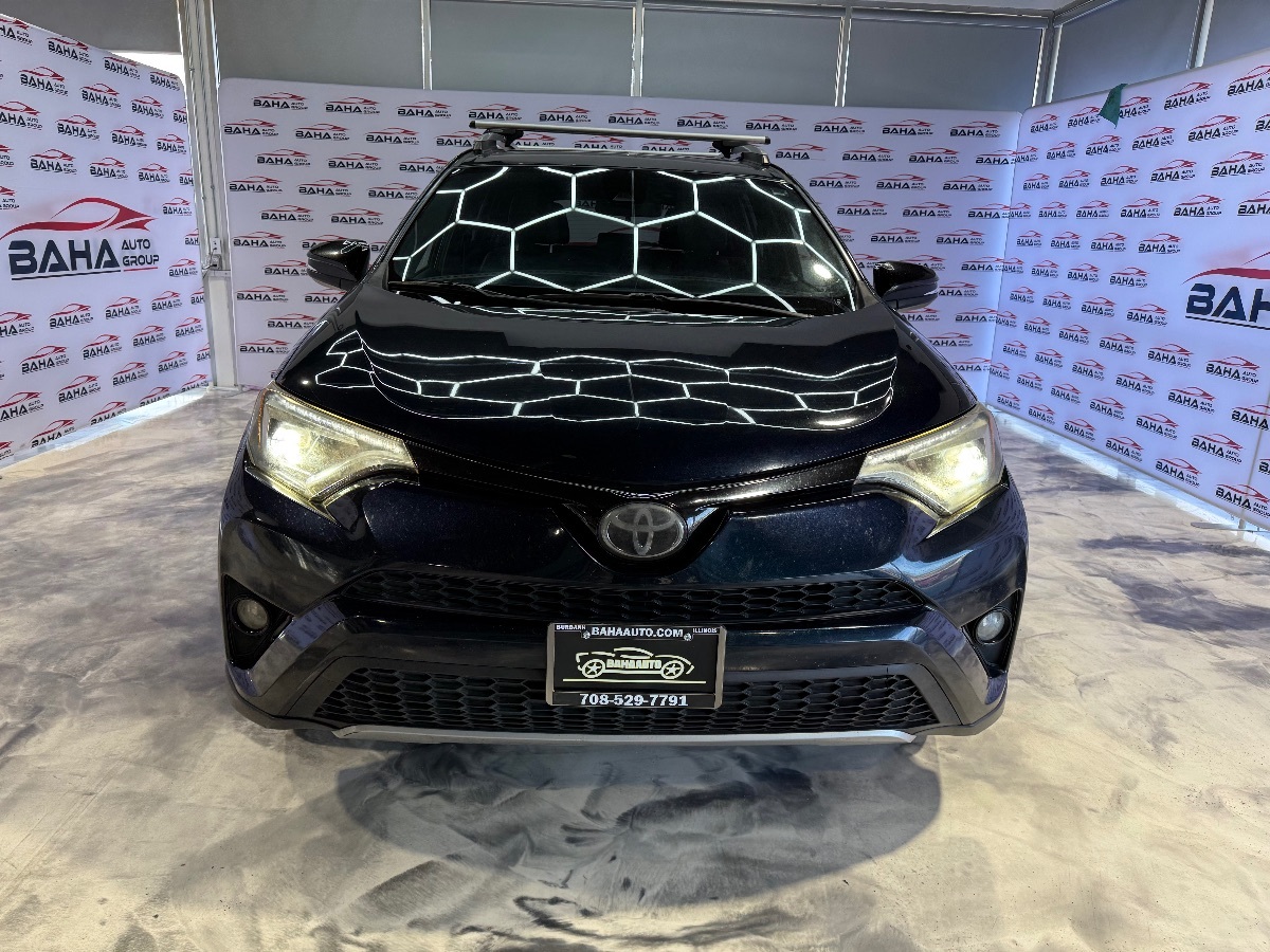 2017 Toyota RAV4 SE photo 3