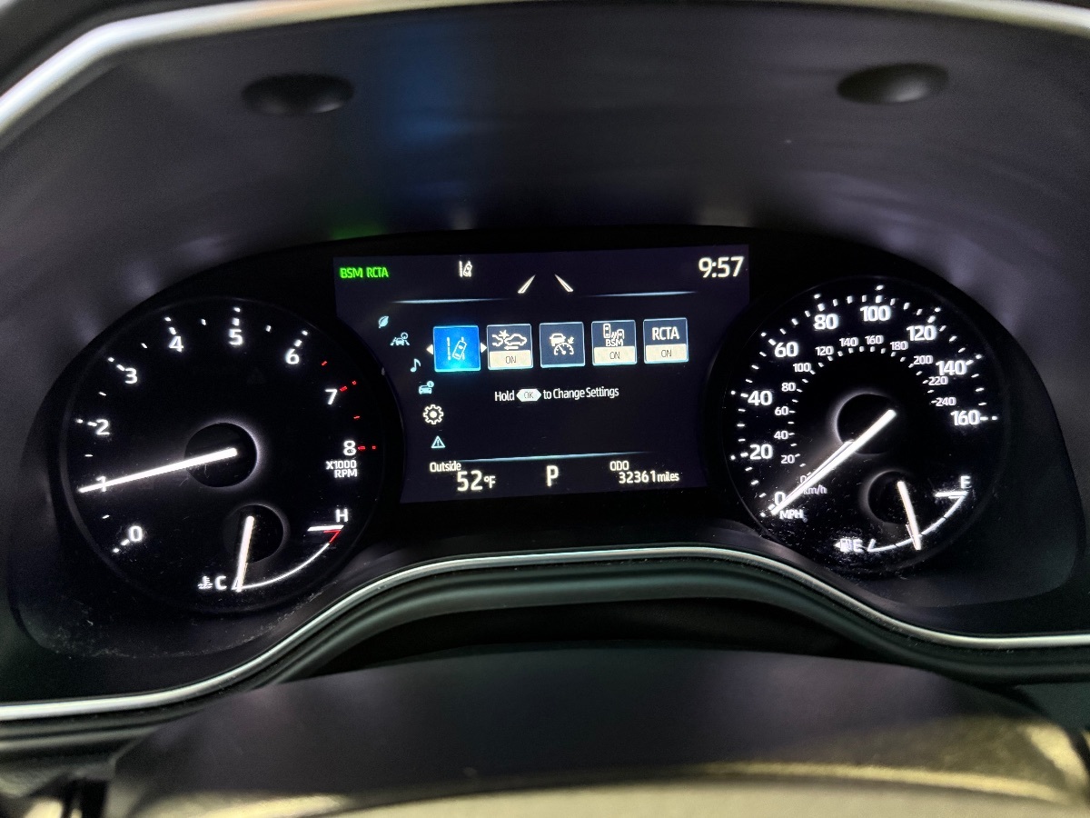 2022 Toyota Avalon XLE photo 10
