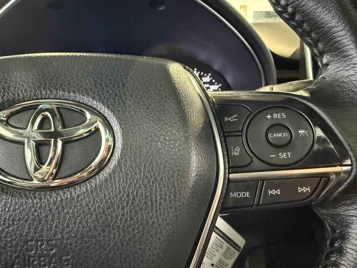 2022 Toyota Avalon XLE photo 13