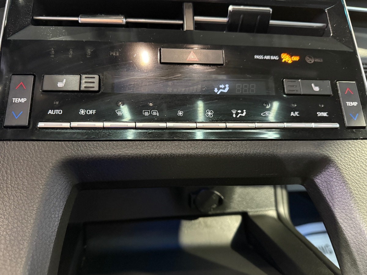 2022 Toyota Avalon XLE photo 18