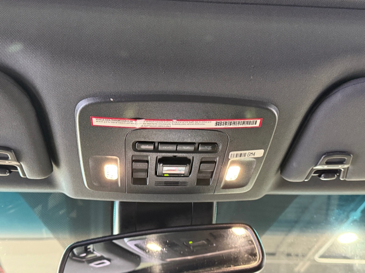 2022 Toyota Avalon XLE photo 21