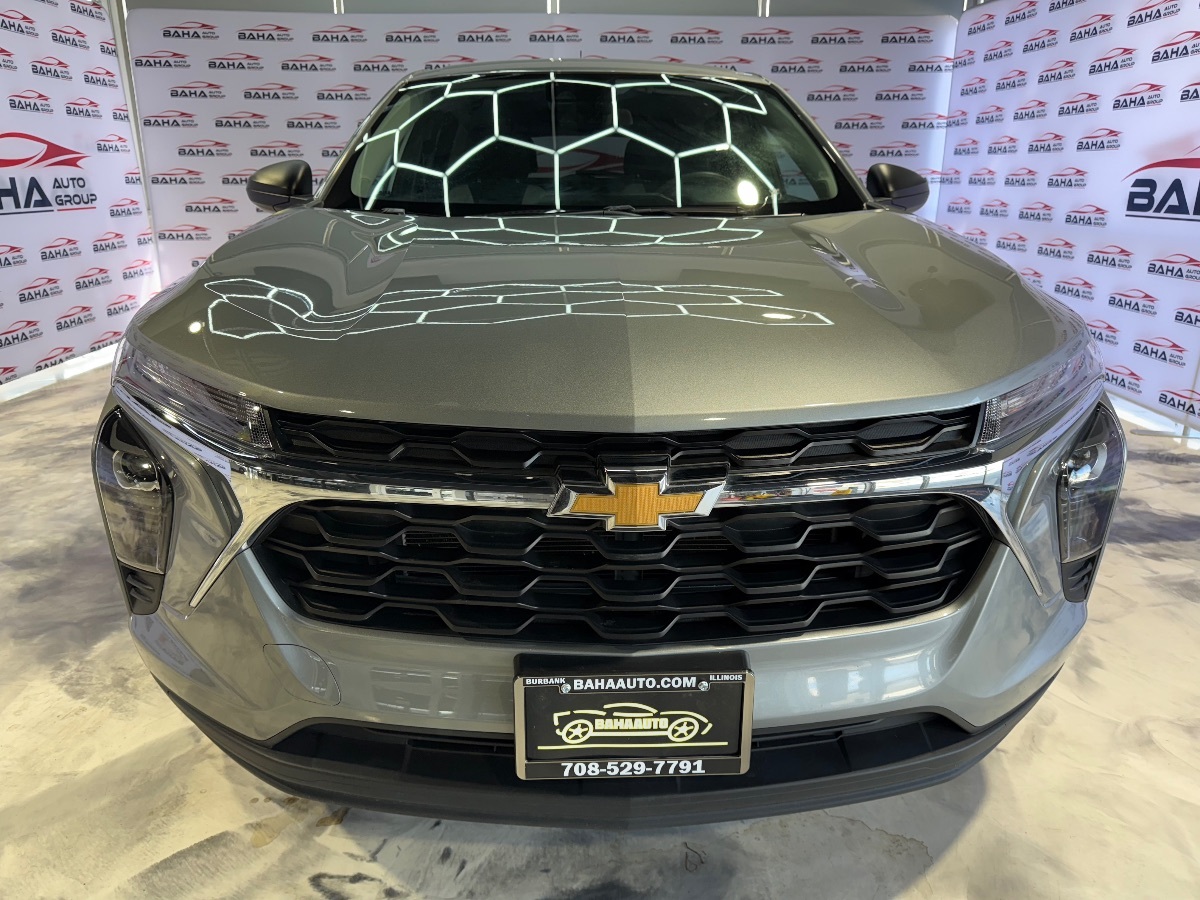 2024 Chevrolet Trax LS - Photo 3