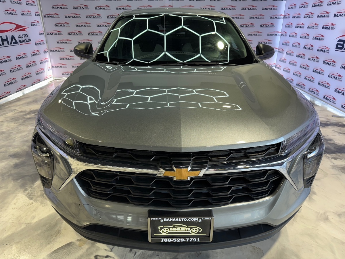 2024 Chevrolet Trax LS - Photo 4