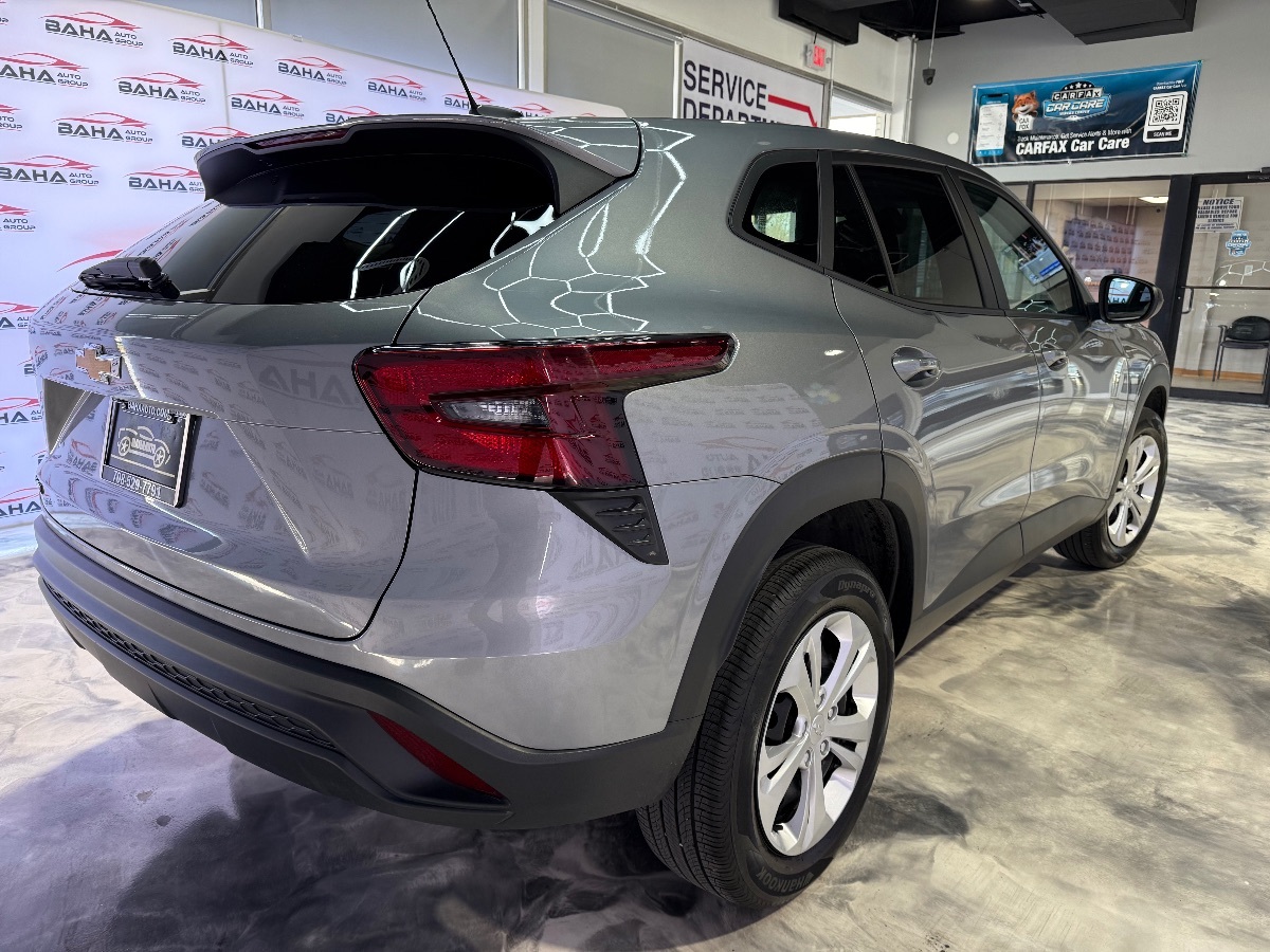 2024 Chevrolet Trax LS - Photo 6