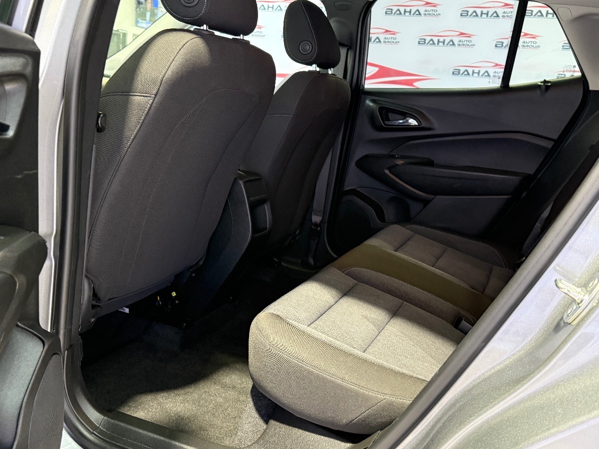 2024 Chevrolet Trax LS - Photo 32