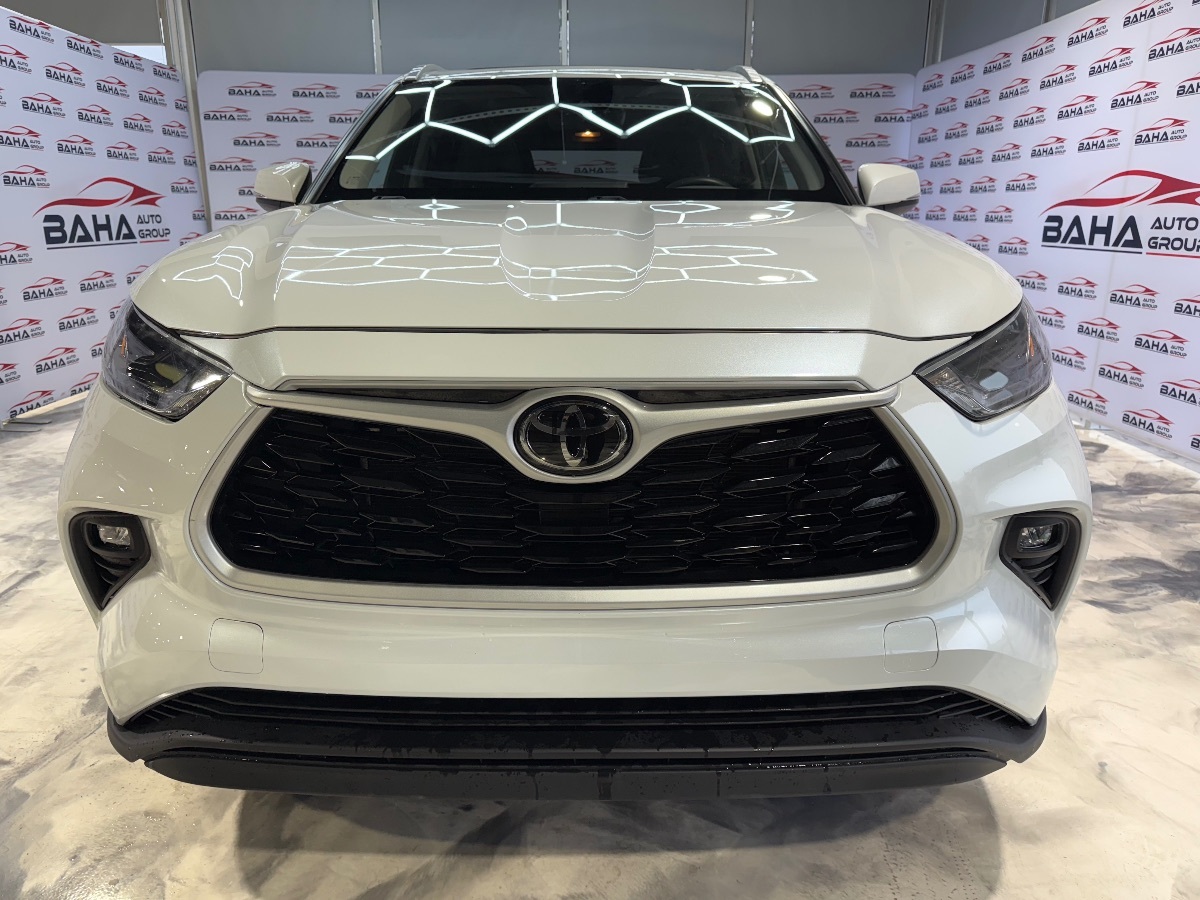 2023 Toyota Highlander XLE photo 3