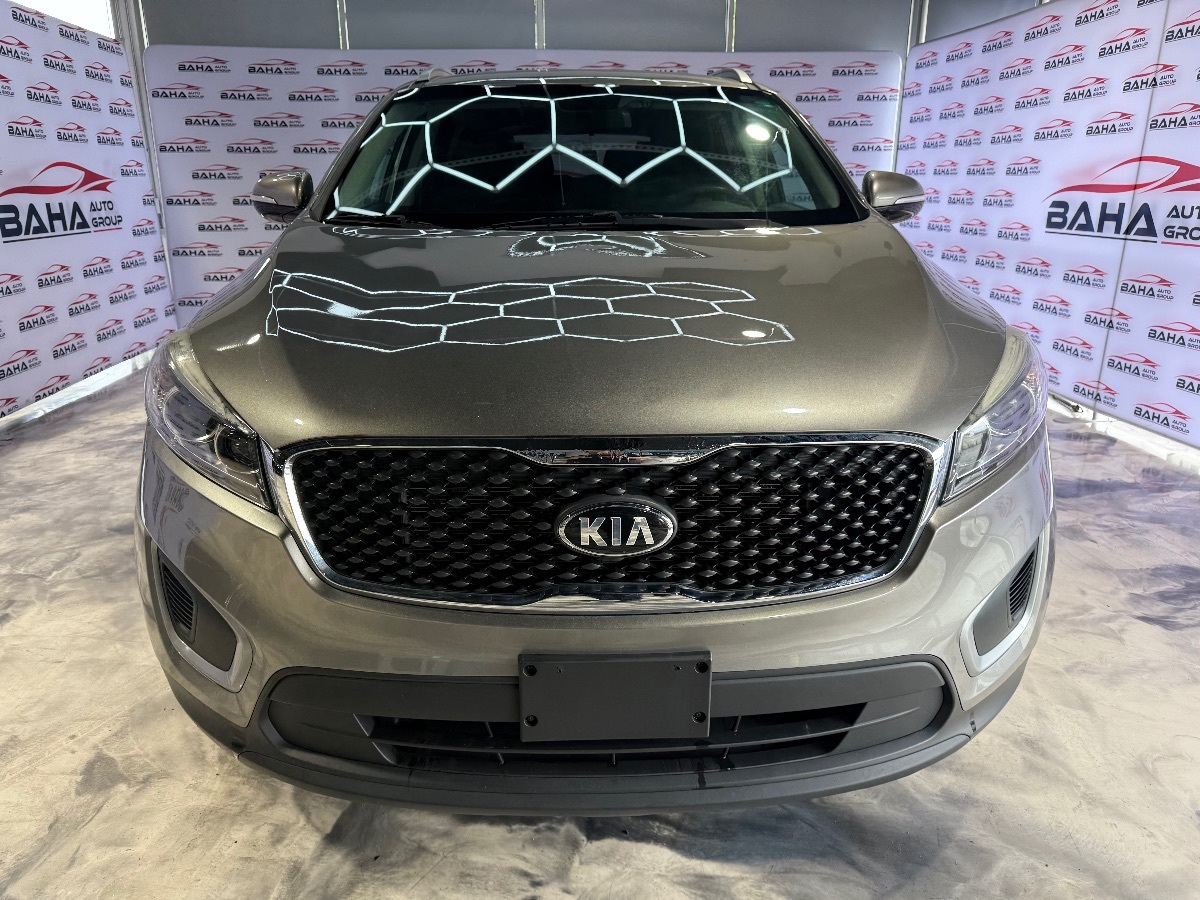 2017 Kia Sorento LX V6 photo 2