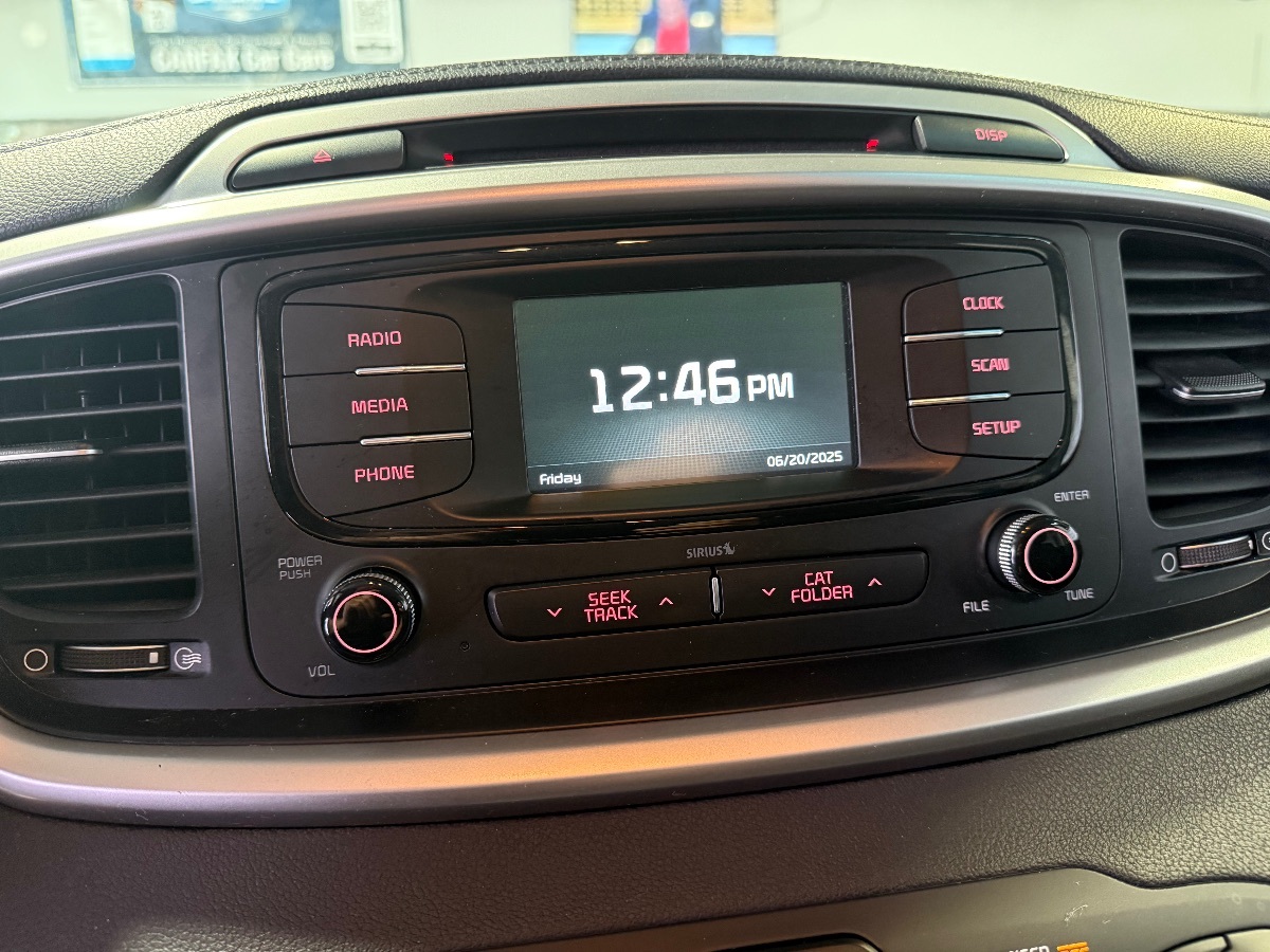2017 Kia Sorento LX V6 photo 21