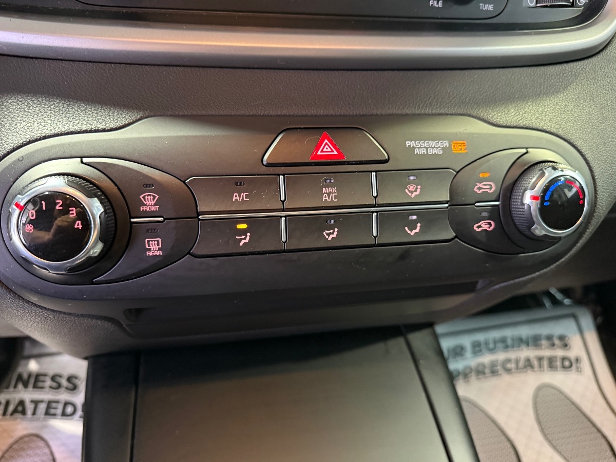 2017 Kia Sorento LX V6 photo 22
