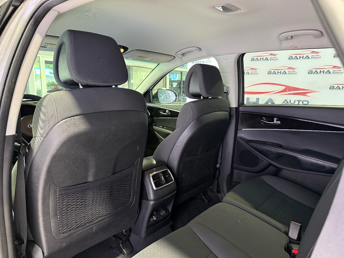 2017 Kia Sorento LX V6 photo 36