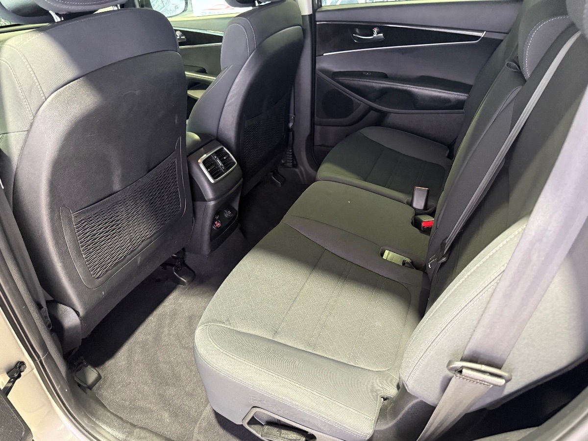 2017 Kia Sorento LX V6 photo 37
