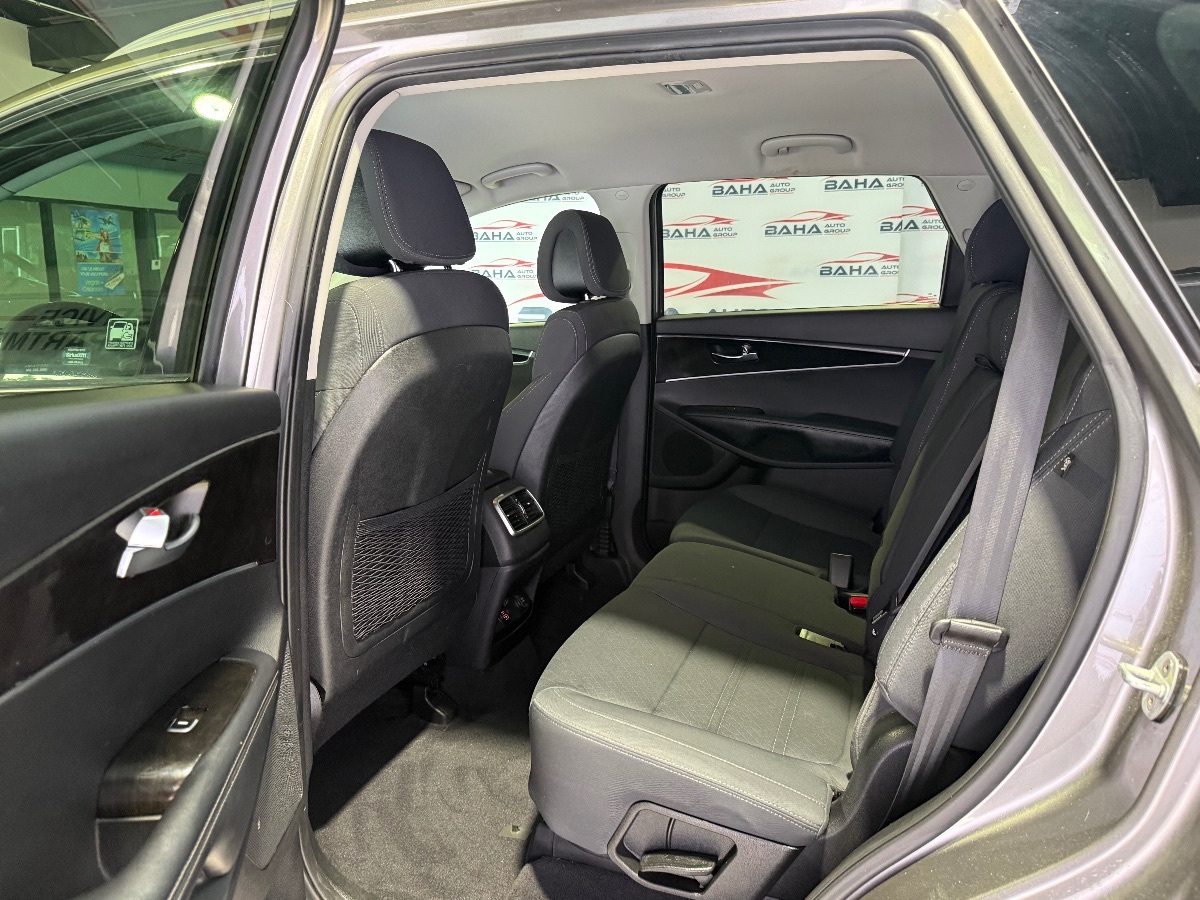 2017 Kia Sorento LX V6 photo 38