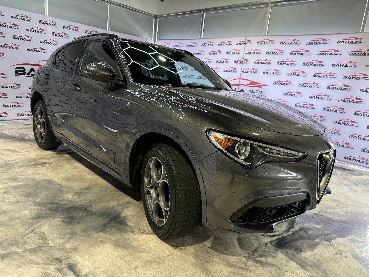 2022 Alfa Romeo Stelvio Ti photo 3