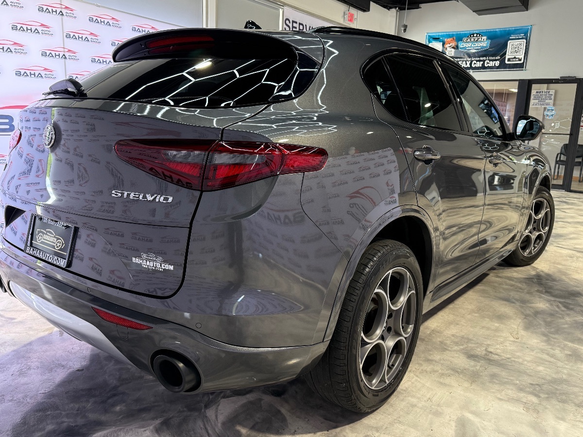 2022 Alfa Romeo Stelvio Ti photo 6