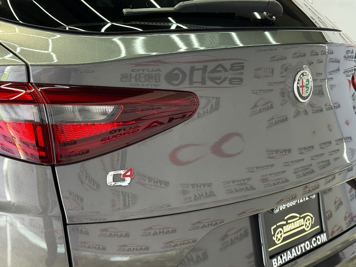 2022 Alfa Romeo Stelvio Ti photo 8